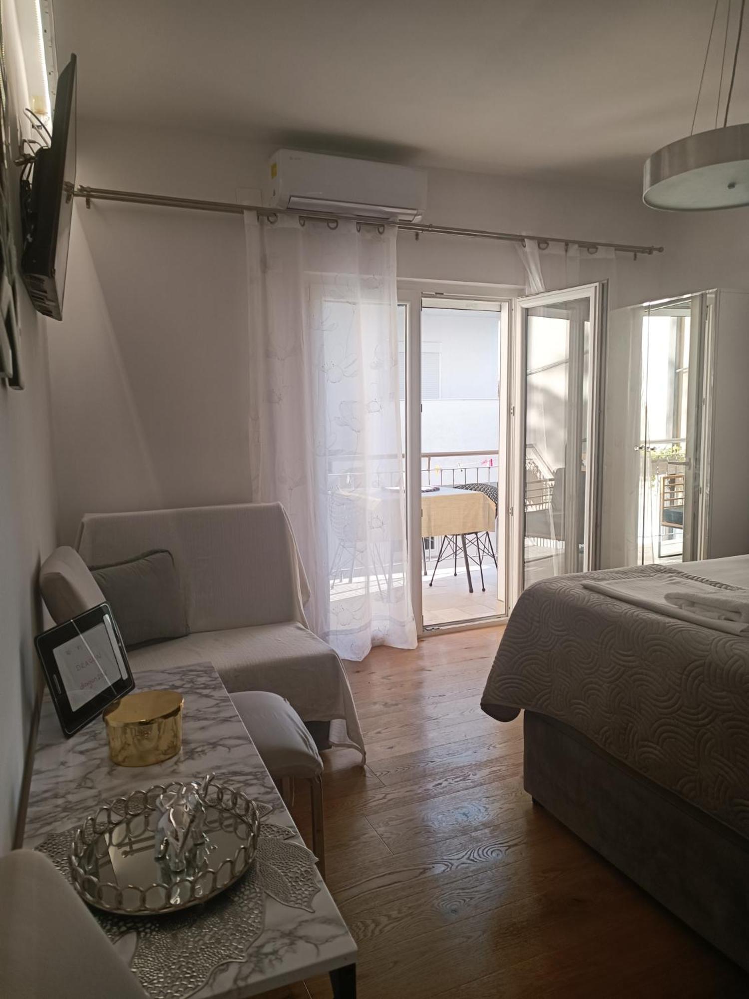 Apartment Golden Sunrise - 4 Ul.Petra Svacica11 Baška Voda エクステリア 写真