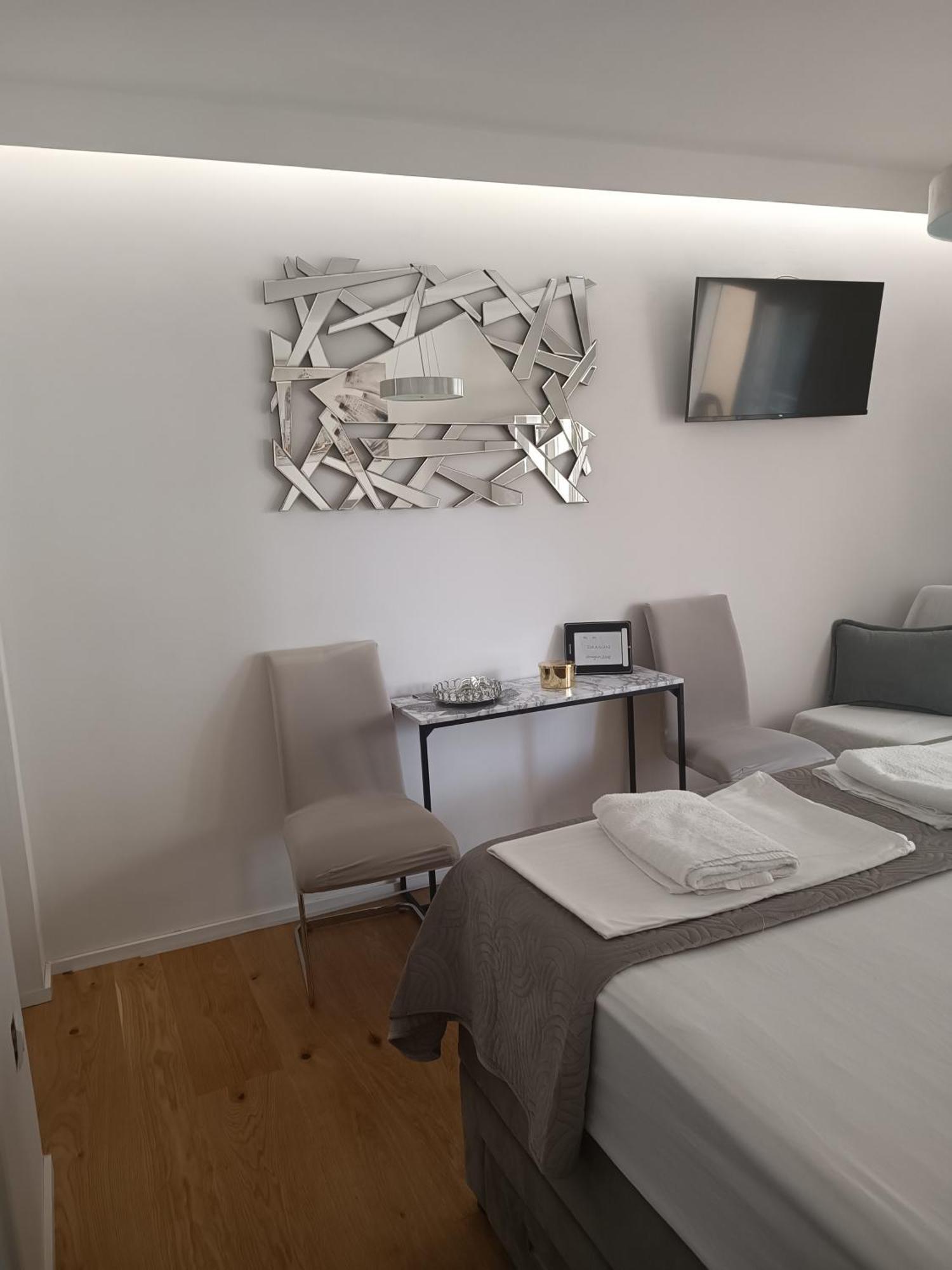 Apartment Golden Sunrise - 4 Ul.Petra Svacica11 Baška Voda エクステリア 写真