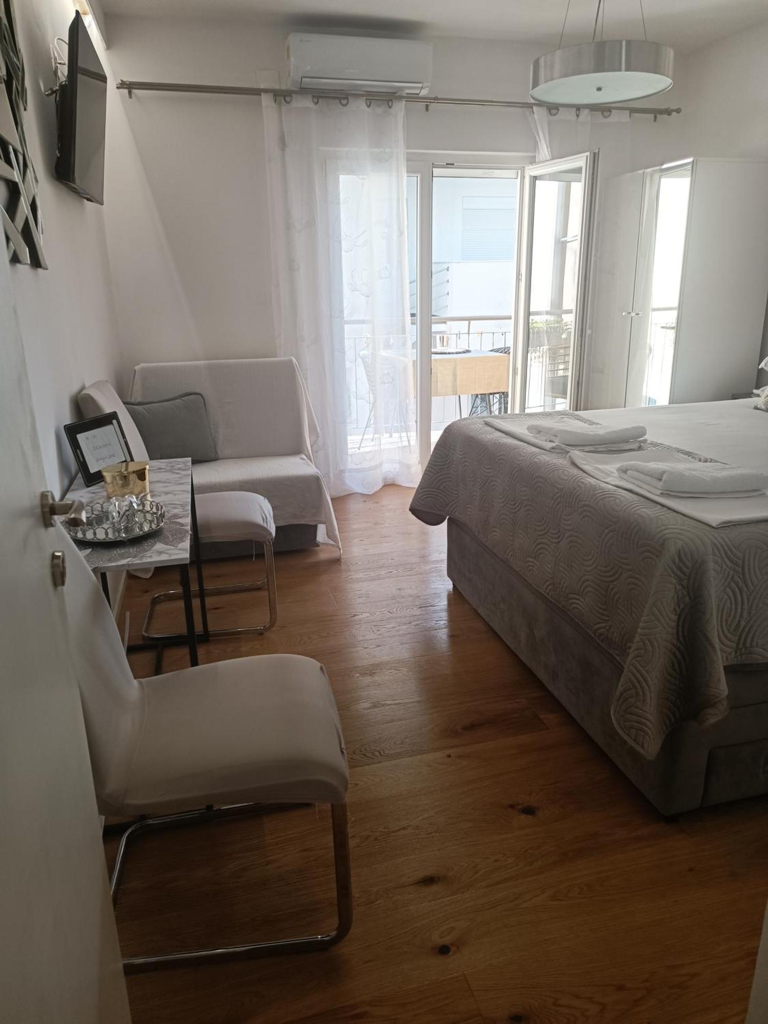 Apartment Golden Sunrise - 4 Ul.Petra Svacica11 Baška Voda エクステリア 写真